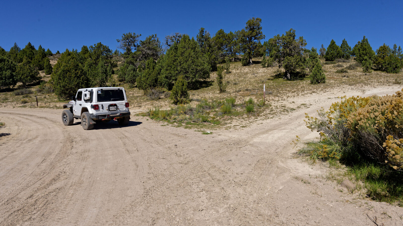 Start of Pass Creek Road 32000. The road number here is also given as 32070.