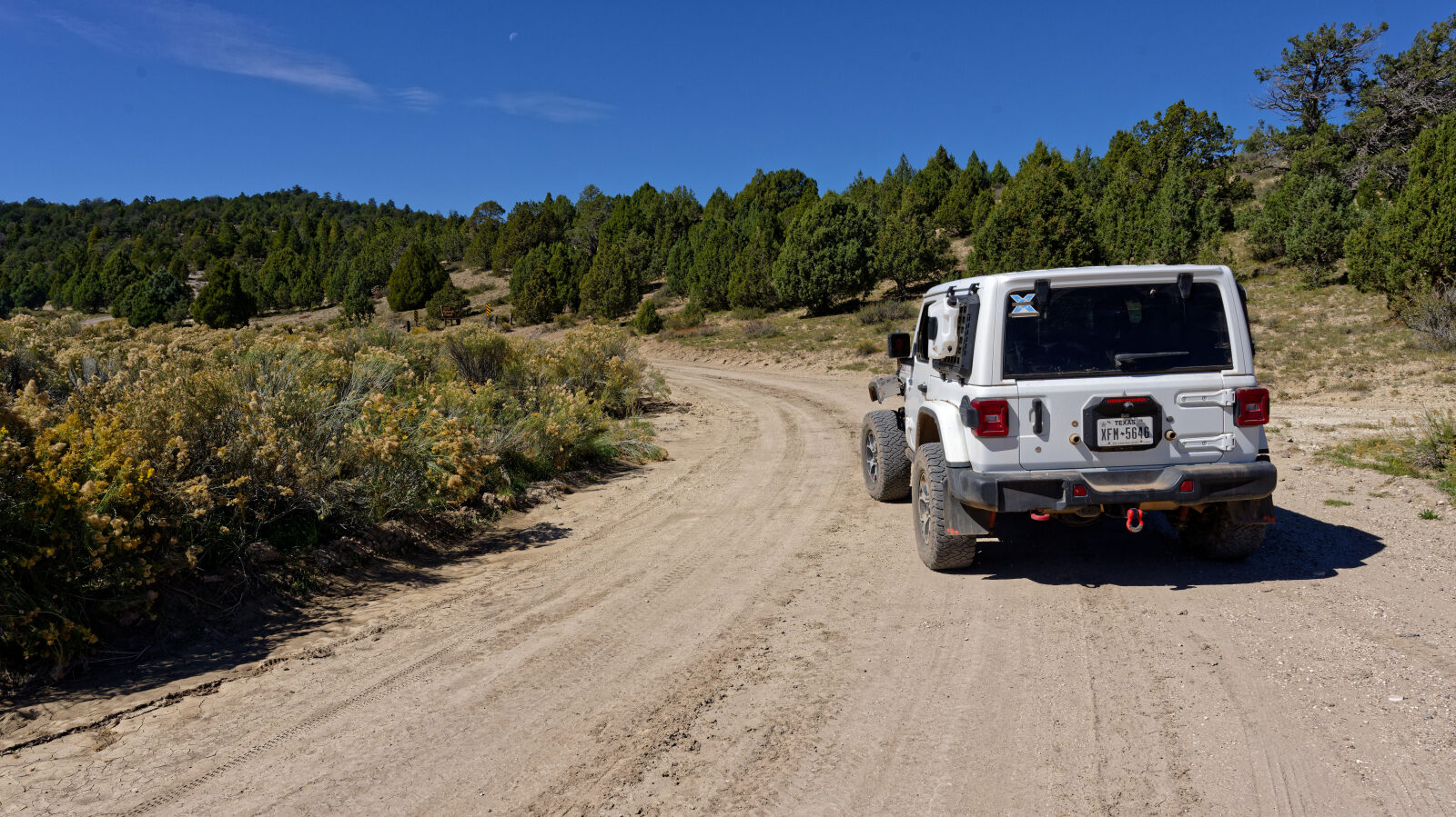 Start of Pass Creek Road 32000. The road number here is also given as 32070.